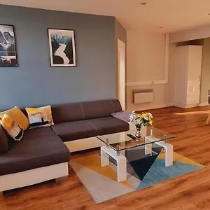 Modern And Spacious Centre Swansea